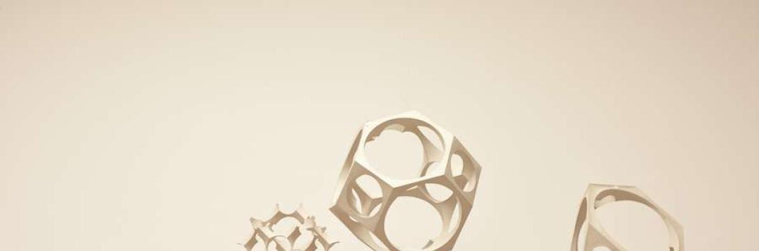 Naslovna podoba: Tone Žnidaršič, Objekti, 1968 - Postavitev v Bežigrajski galeriji 2, 2025 , foto: Marko Tušek