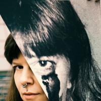 Med portretom in odtisom